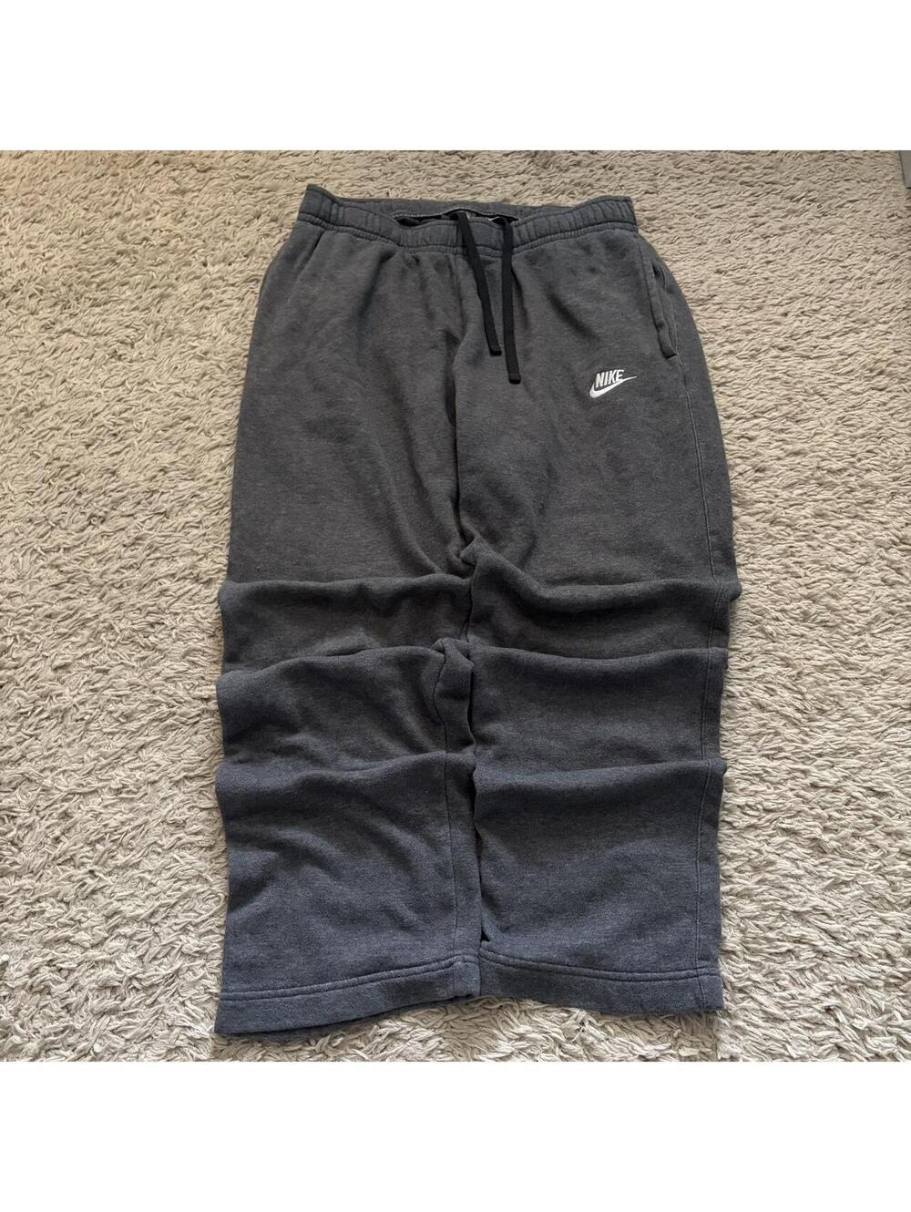 Super fire baggy, Y2K Nike sweatpants.